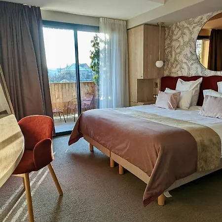 Vignoble Hotel, إِجويشا