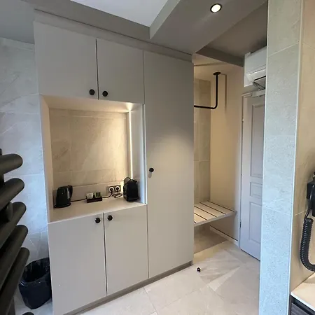 Vignoble Hotel, فندق إِجويشا